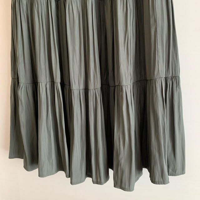 しまむら(シマムラ)の新品　サテンティアードスカート　ロングスカート レディースのスカート(ロングスカート)の商品写真