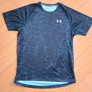 アンダーアーマー(UNDER ARMOUR)の(未使用)アンダーアーマー　幾何学模様カットソー(Tシャツ/カットソー(半袖/袖なし))