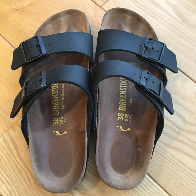 BIRKENSTOCK(ビルケンシュトック)のビルケンシュトック 24.5アリゾナ サンダル38 黒 レディースの靴/シューズ(サンダル)の商品写真