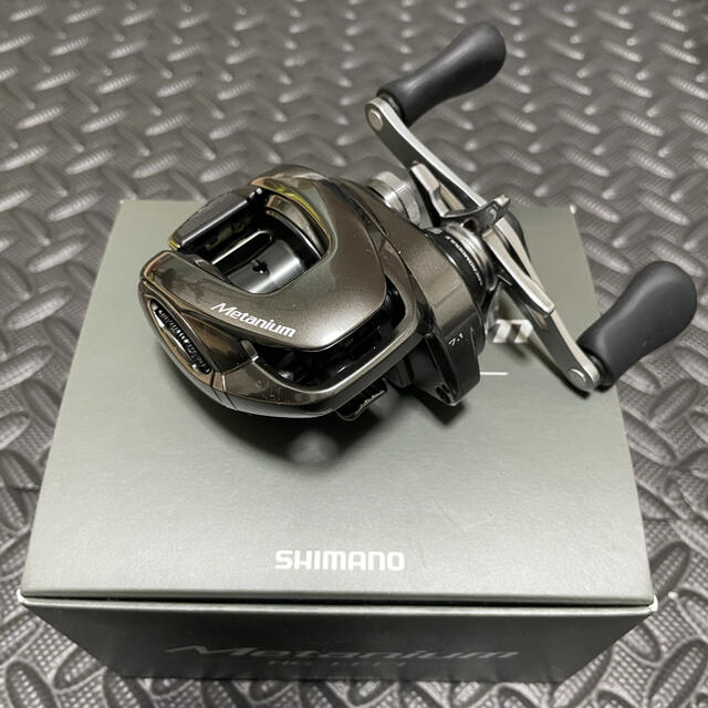 SHIMANO(シマノ)の20メタニウムHG Left スポーツ/アウトドアのフィッシング(リール)の商品写真