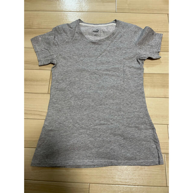 PUMA(プーマ)のプーマ　グレー　Tシャツ レディースのトップス(Tシャツ(半袖/袖なし))の商品写真