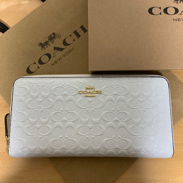 COACH 長財布　コーチ　ジッピーウォレット　エナメルホワイトホワイト材質