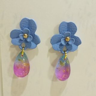 23.お花のハンドメイドピアス(ピアス)