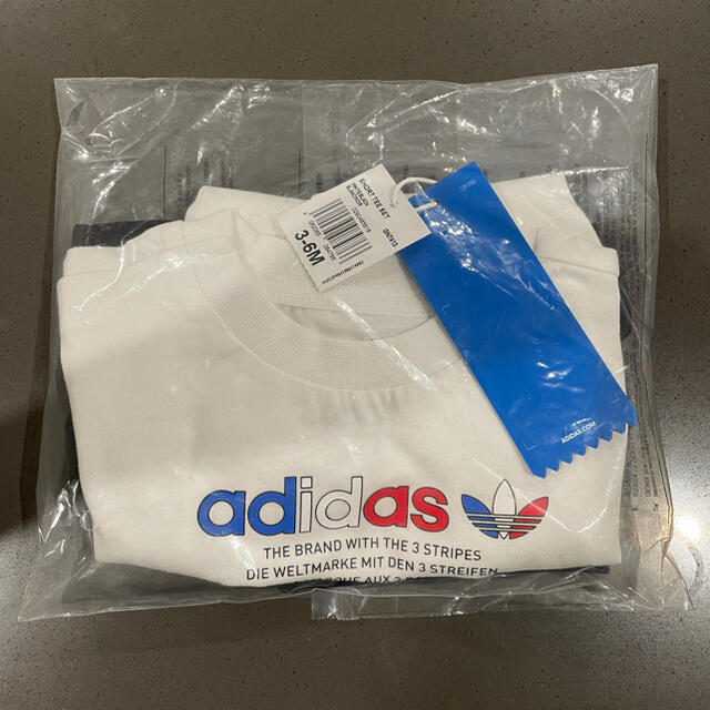 adidas(アディダス)の新品 アディダス オリジナルス 半袖 Tシャツ パンツ セット　レア キッズ/ベビー/マタニティのベビー服(~85cm)(Ｔシャツ)の商品写真