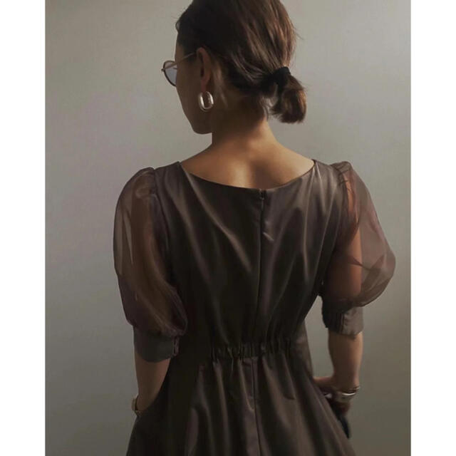 Ameri VINTAGE(アメリヴィンテージ)のSHEER PUFF SLEEVE DRESS Ameri vintage レディースのワンピース(ロングワンピース/マキシワンピース)の商品写真