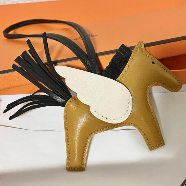 新品登場 ちーさん専用 エルメス ロデオペガサス PM チャーム セサミ ...