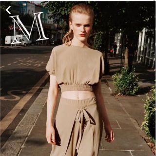 ザラ(ZARA)のテクスチャー入りトップス　サンド(シャツ/ブラウス(半袖/袖なし))