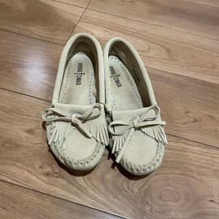 ミネトンカ(Minnetonka)のミネトンカ　モカシン　ベージュ(スリッポン/モカシン)