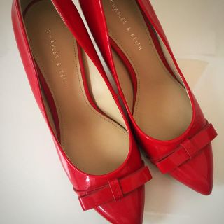 チャールズアンドキース(Charles and Keith)の【summer sale！】リボン付ポインテッドトゥエナメルヒールパンプス(ハイヒール/パンプス)