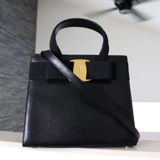 サルヴァトーレフェラガモ(Salvatore Ferragamo)の良品 サルヴァトーレ フェラガモ ヴァラ リボン レザー 2WAY バッグ(ショルダーバッグ)