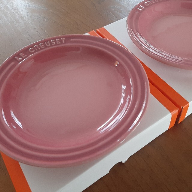 LE CREUSET(ルクルーゼ)の週末緊急値下げ☆ルクルーゼ 15cm プレート 皿 2枚セット インテリア/住まい/日用品のキッチン/食器(食器)の商品写真