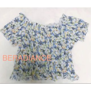 ビーラディエンス(BE RADIANCE)のビーラディエンス　シャーリングトップス　花柄(カットソー(半袖/袖なし))