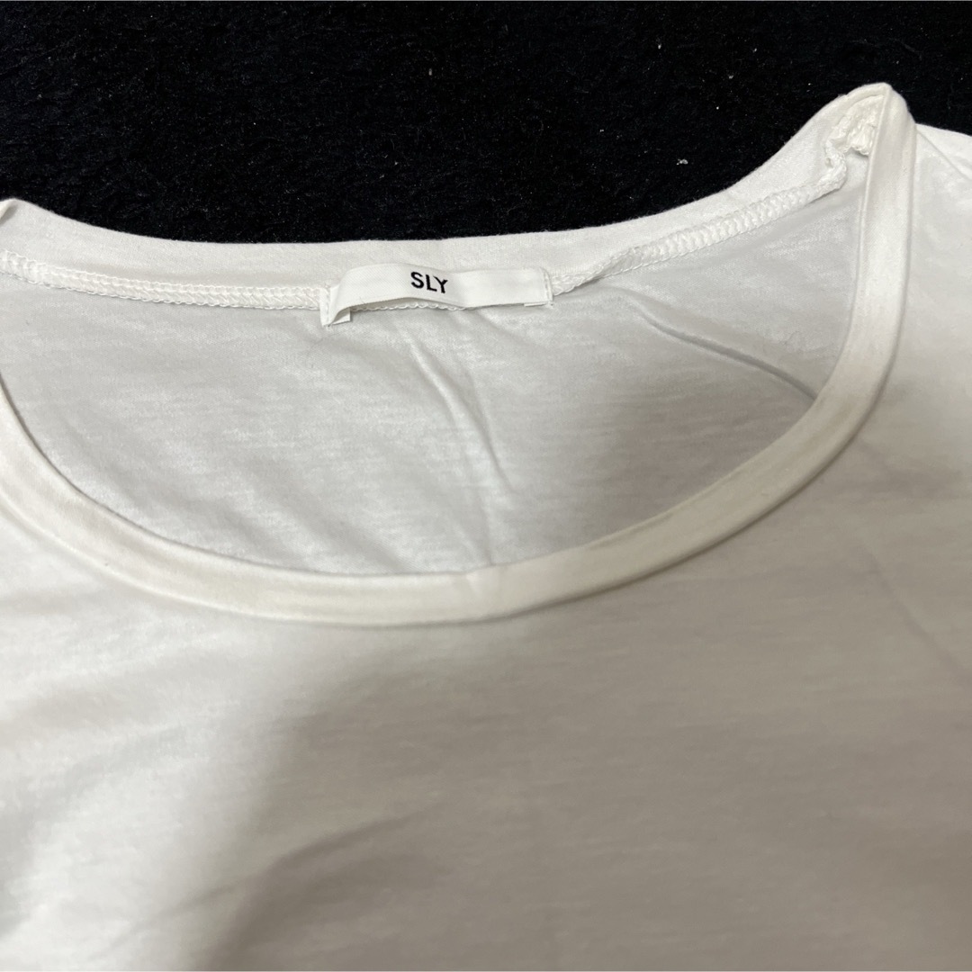 SLY(スライ)の【値下げ】【美品】SLY Tシャツ カットソー トップス スライ フリル レディースのトップス(Tシャツ(半袖/袖なし))の商品写真