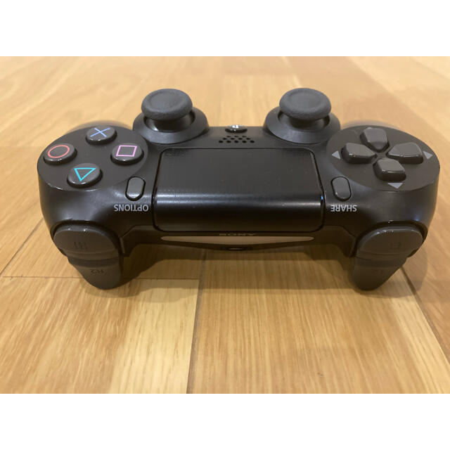 PlayStation4(プレイステーション4)のSONY プレイステーション4 500GB & 純正コントローラー エンタメ/ホビーのゲームソフト/ゲーム機本体(家庭用ゲーム機本体)の商品写真