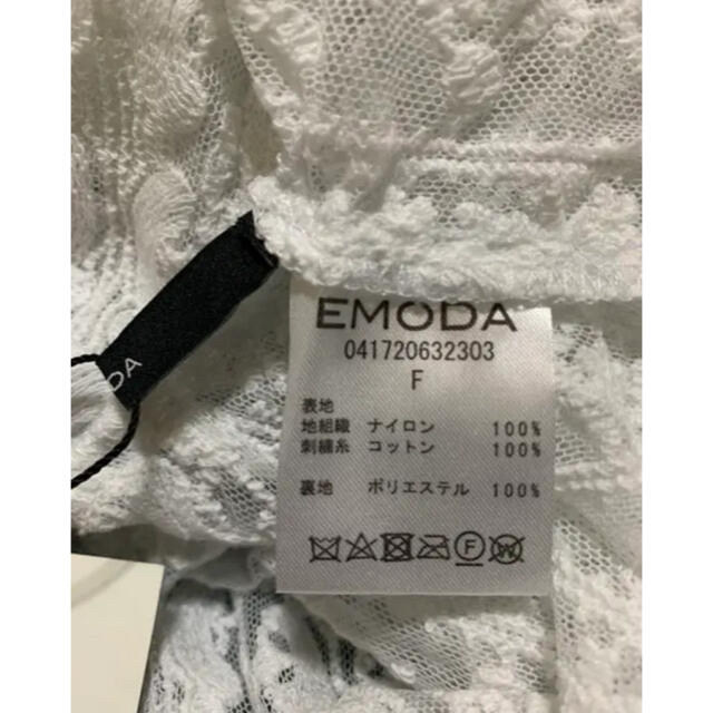 EMODA(エモダ)のEMODA エモダ　トップス　ブラウス　白　（新品） レディースのトップス(シャツ/ブラウス(長袖/七分))の商品写真