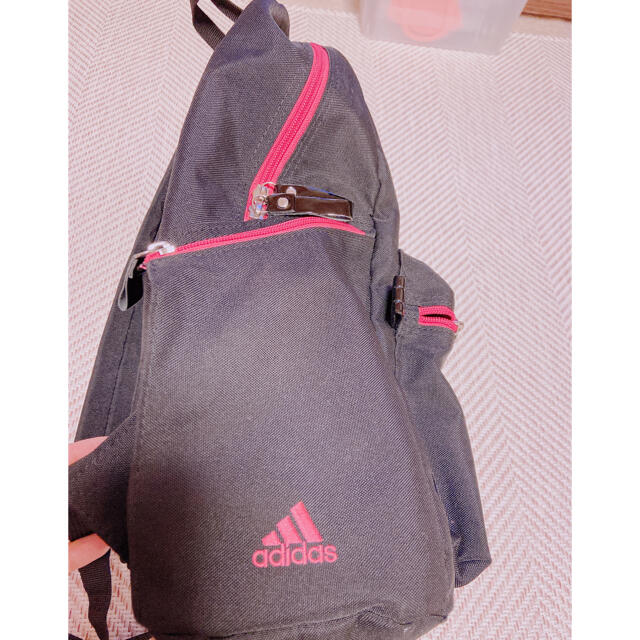 adidas(アディダス)のアディダス リュック 黒×ピンク レディースのバッグ(リュック/バックパック)の商品写真