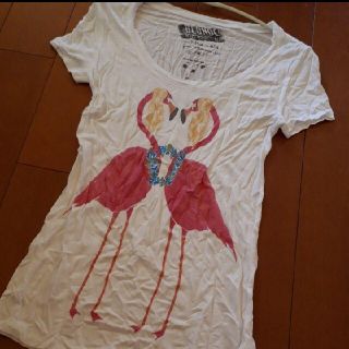 シップス(SHIPS)のBLONDES Make Better　フラミンゴ　デザインプリントTシャツ(Tシャツ(半袖/袖なし))