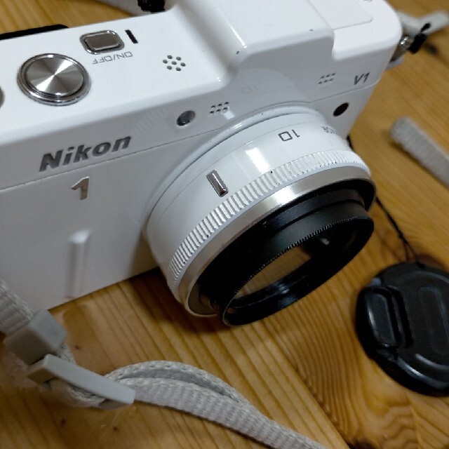 Nikon(ニコン)のNIKON V1 パンケーキレンズ スマホ/家電/カメラのカメラ(ミラーレス一眼)の商品写真