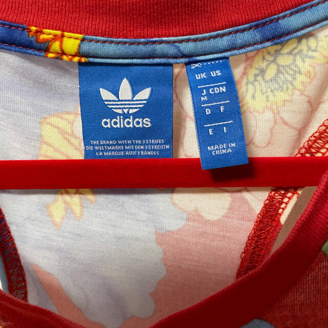 adidas(アディダス)のこぐまちゃん専用、新品adidasタンクトップ レディースのトップス(タンクトップ)の商品写真