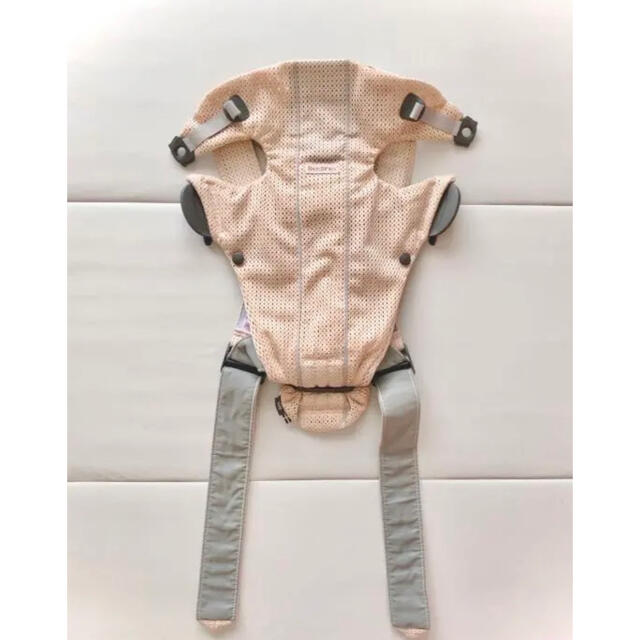 BABYBJORN(ベビービョルン)のベビージョルン ベビーキャリアMINI  パーリーピンク キッズ/ベビー/マタニティの外出/移動用品(抱っこひも/おんぶひも)の商品写真