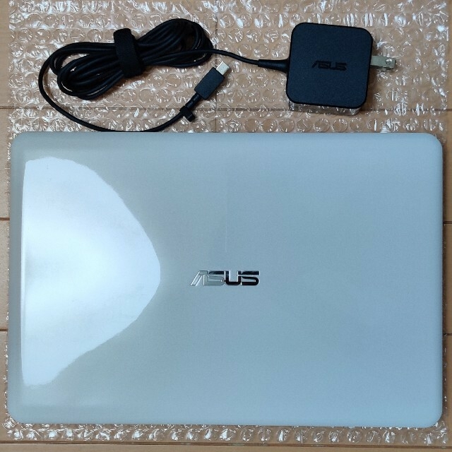 ★美品★薄型ケース／HDMIケーブル付★ ASUS VivoBook R209H