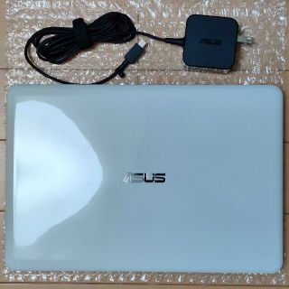 ASUS 軽量ノートPC R209H