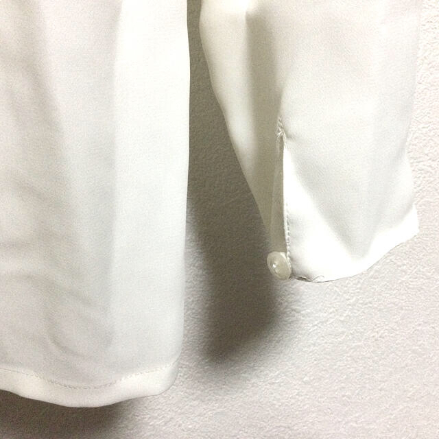 りぼん刺繍とオーガンジーのホワイトブラウス レディースのトップス(シャツ/ブラウス(長袖/七分))の商品写真