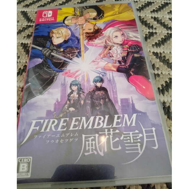 【送料込】ファイアーエムブレム 風花雪月 Switch エンタメ/ホビーのゲームソフト/ゲーム機本体(家庭用ゲームソフト)の商品写真