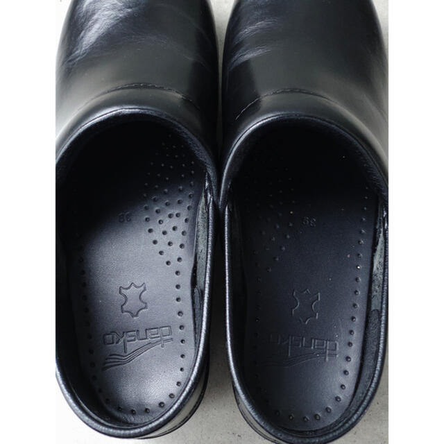 dansko(ダンスコ)のダンスコ　美品　ブラック　サイズ39 24cm～24.5cm相当　dansko レディースの靴/シューズ(スリッポン/モカシン)の商品写真