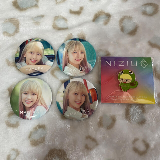 ピンク・ブルー (専用)NiziU アヤカ make you happy 缶バッジ 缶