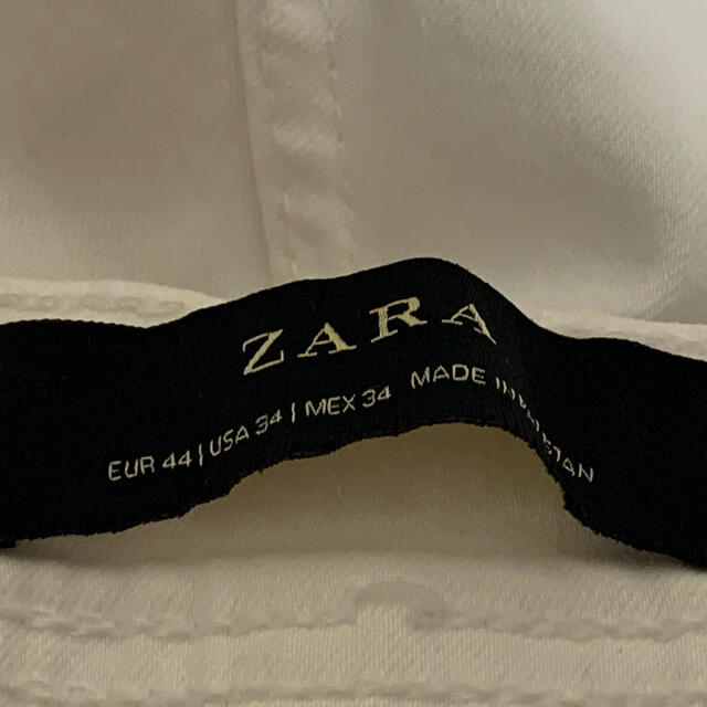 ZARA(ザラ)のZARA ホワイトダメージデニム　US34 新品 メンズのパンツ(デニム/ジーンズ)の商品写真