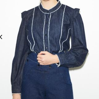 マウジー(moussy)のCUT OFF FRILL DENIM ブラウス　moussy今期(シャツ/ブラウス(長袖/七分))