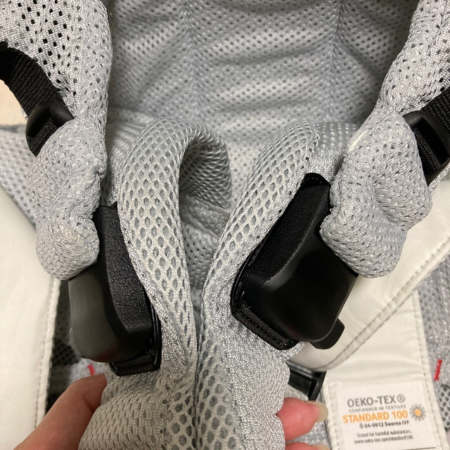 BABYBJORN(ベビービョルン)のベビーキャリア　ONE+ Air キッズ/ベビー/マタニティの外出/移動用品(抱っこひも/おんぶひも)の商品写真