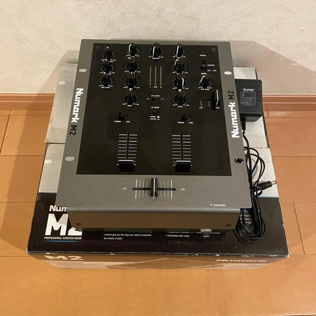 Numark M2 DJ ミキサー 箱説明書アダプター付き 楽器のDJ機器(DJミキサー)の商品写真