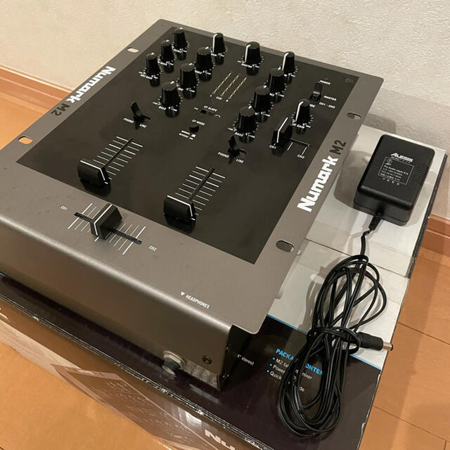 Numark M2 DJ ミキサー 箱説明書アダプター付き 楽器のDJ機器(DJミキサー)の商品写真