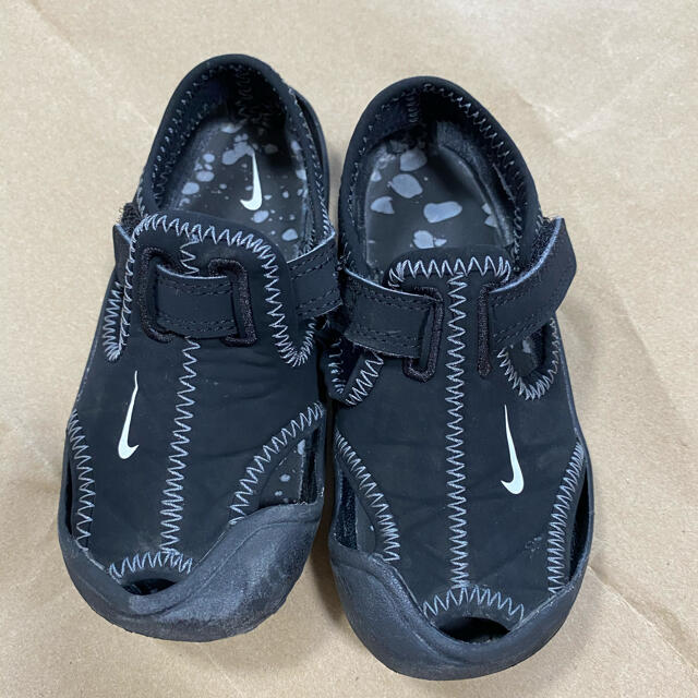 NIKE(ナイキ)のナイキ　黒サンダル キッズ/ベビー/マタニティのベビー靴/シューズ(~14cm)(サンダル)の商品写真