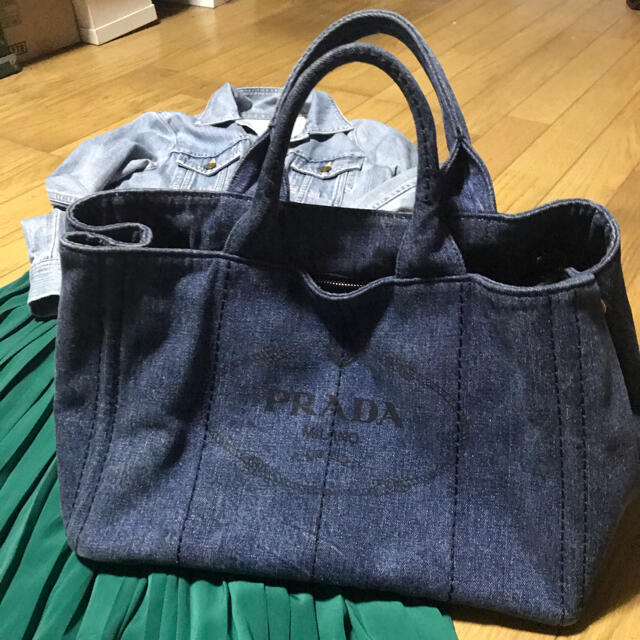 美品！PRADAのロングセラー！大人気シリーズ！ カナパトート デニム Mサイズ