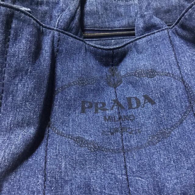 PRADA(プラダ)の美品！PRADAのロングセラー！大人気シリーズ！ カナパトート デニム Mサイズ レディースのバッグ(トートバッグ)の商品写真