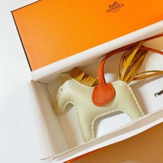 エルメス(Hermes)の値下げ不可期間限定エルメス ロデオpm クレ(バッグチャーム)