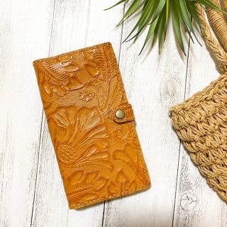 レザークラフト  花柄　スマホケース  iPhoneケース　手帳型　革　本革(スマホケース)