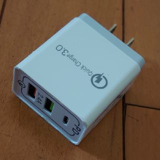 QC3.0対応 ２ポート ２個口 USB 急速充電器 充電機 給電機 給電器(バッテリー/充電器)