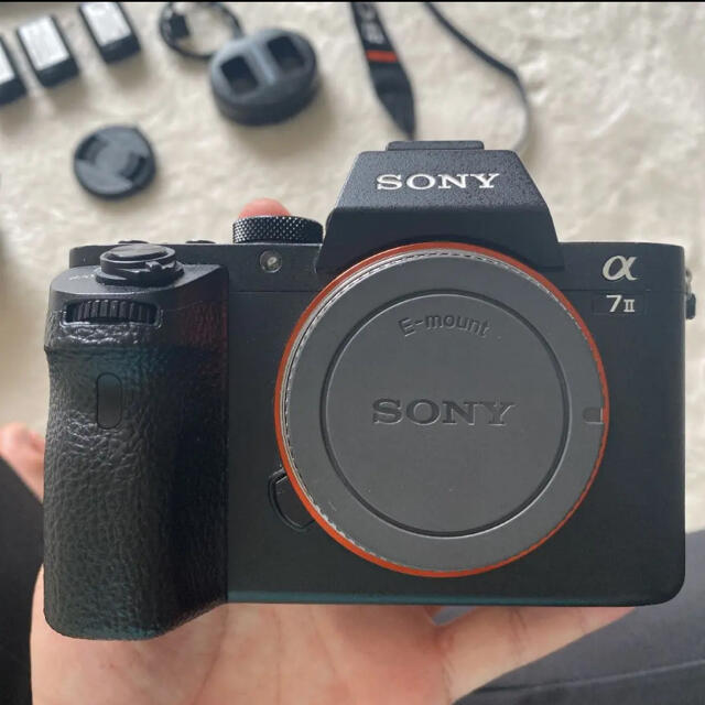 SONY(ソニー)のsony a7ⅱ  ズームレンズキット　一眼カメラ　ミラーレス一眼　フルサイズ スマホ/家電/カメラのカメラ(ミラーレス一眼)の商品写真