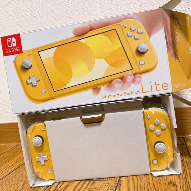 任天堂スイッチライト　黄色　イエロー　Switch lite