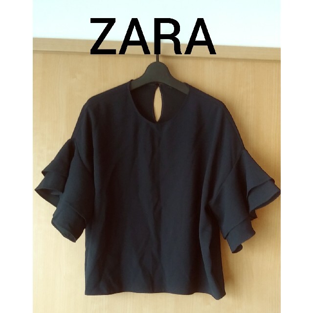 ZARA(ザラ)のZARA WOMAN★濃紺フリルスリーブ　トップス レディースのトップス(カットソー(半袖/袖なし))の商品写真