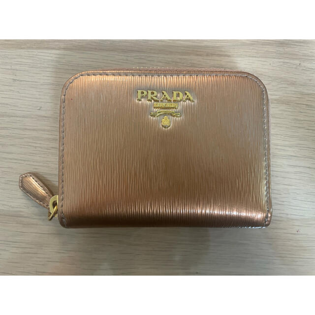 prada 財布