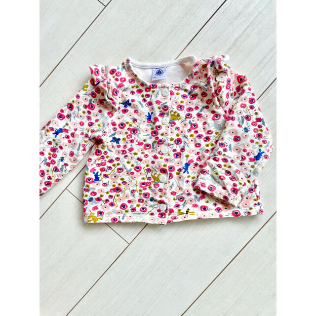 PETIT BATEAU(プチバトー)のプチバトー　花柄　カーディガン キッズ/ベビー/マタニティのベビー服(~85cm)(カーディガン/ボレロ)の商品写真