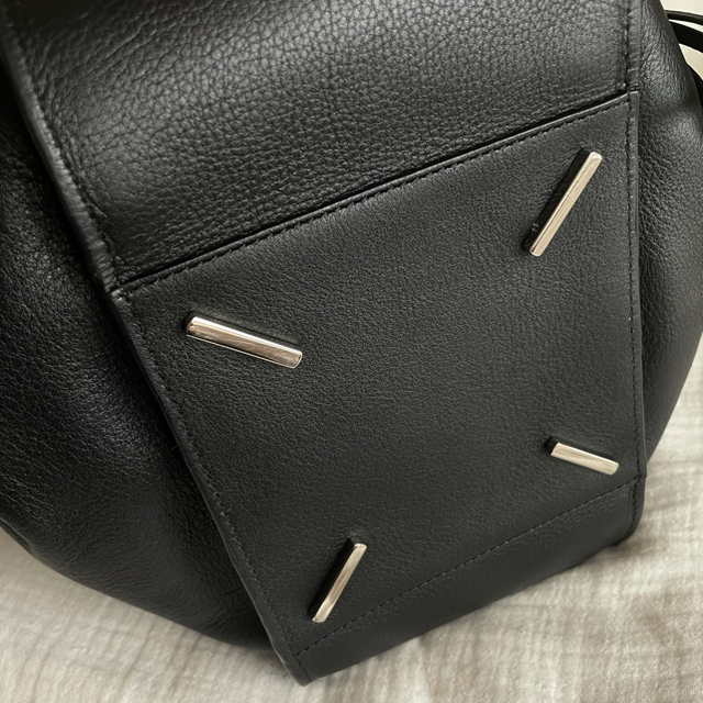 LOEWE(ロエベ)のLOEWE ロエベ ハンモック スモール ブラック 正規品 バッグ レディースのバッグ(ショルダーバッグ)の商品写真