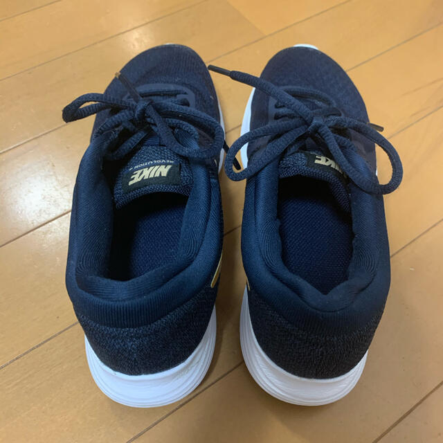 NIKE(ナイキ)のNIKE ナイキ　スニーカー　紺色×ゴールド レディースの靴/シューズ(スニーカー)の商品写真