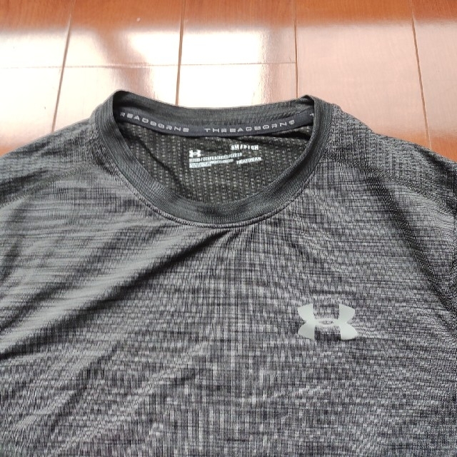 UNDER ARMOUR(アンダーアーマー)のアンダーアーマー　UAスレッドボーン シームレスロングスリーブ メンズのトップス(Tシャツ/カットソー(七分/長袖))の商品写真