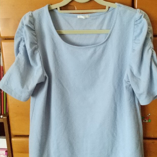 GU(ジーユー)のレディースTシャツ　L レディースのトップス(Tシャツ(半袖/袖なし))の商品写真